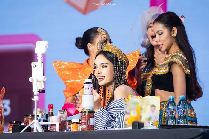 Praveenar Singh chiến thắng ở thử thách livestream bán hàng online, giành vé vào thẳng top 18. (Ảnh MUT)