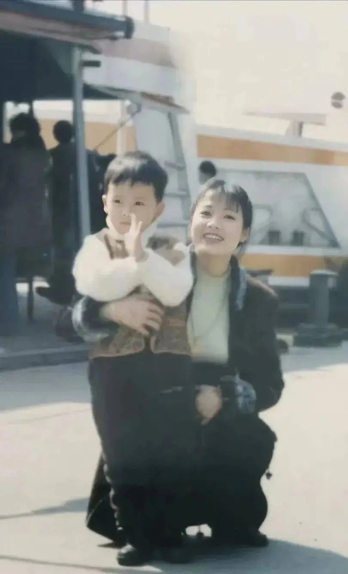 Người mẹ treo thưởng hàng tỷ đồng để tìm con trai bị bắt cóc, nhiều người mạo danh Ảnh 5