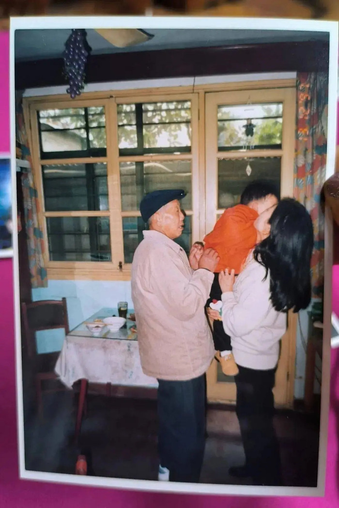 Người mẹ treo thưởng hàng tỷ đồng để tìm con trai bị bắt cóc, nhiều người mạo danh Ảnh 6