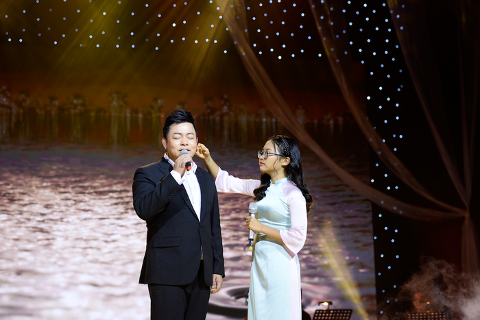 Quang Lê từng là người đồng hành cùng Phương Mỹ Chi những ngày đầu bước chân vào showbiz. (Ảnh: FBNV)
