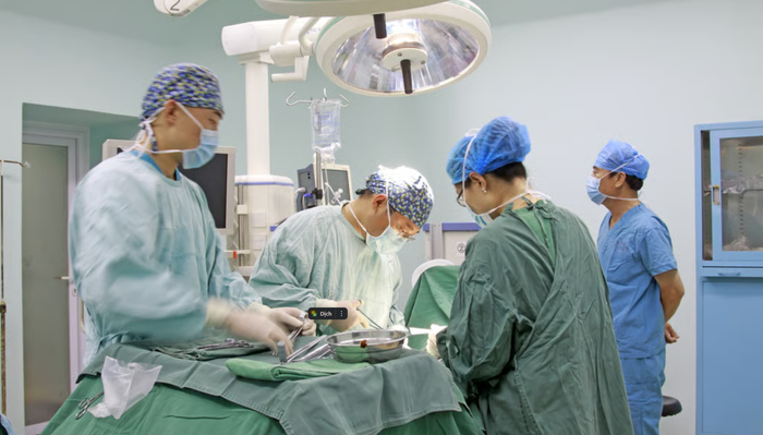 Bà mẹ dắt con đến bệnh viện trong tình trạng khó tin, ai nhìn cũng hoảng hồn Ảnh 3