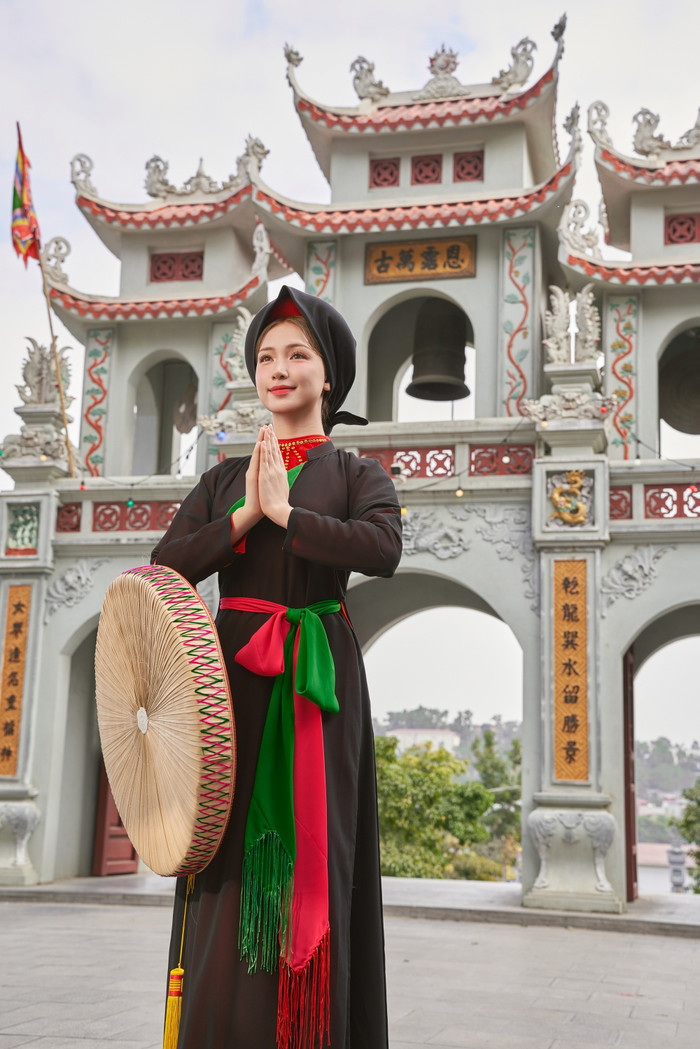 Từ 'Bắc Bling' đến 'Nỗi Đau Giữa Hòa Bình': Hòa Minzy tìm công thức toàn cầu bằng bản sắc Việt Ảnh 4