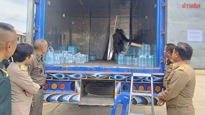 Bắt giữ cặp vợ chồng lái xe tải chở hàng, kinh hoàng với thứ được giấu bên trong Ảnh 1