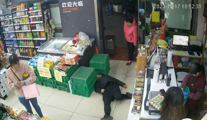 Cãi nhau với nhân viên bán hàng, người phụ nữ lên cơn đột quỵ rồi tử vong Ảnh 1