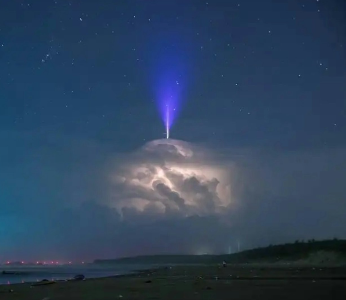 Hiện tượng siêu hiếm xuất hiện trên bầu trời, nhiều người dân xôn xao Ảnh 2