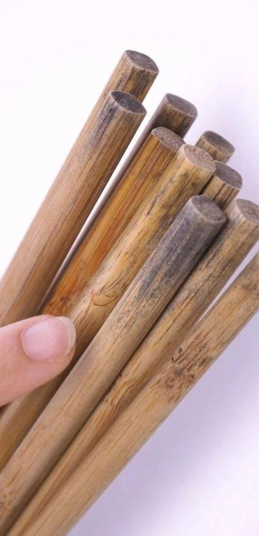 Dùng đũa gỗ, tre lâu ngày bị ẩm mốc cực độc hại, dễ gây ung thư. (Ảnh minh họa từ Sohu)