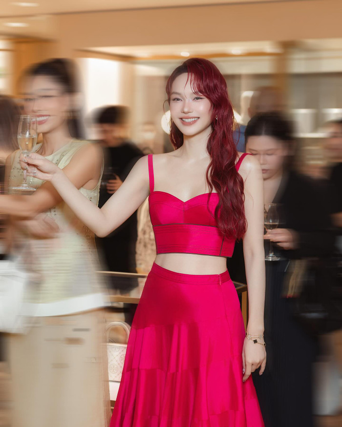 Minh Hằng luôn thể hiện sự chỉn chu mỗi khi xuất hiện trước khán giả. Ảnh: FBNV