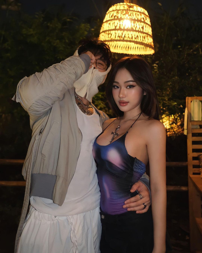 Wokeup đầy tình tứ bên bạn gái cũ. Ảnh: Facebook NV