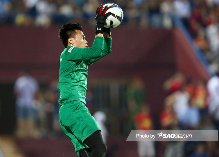 HLV Kim Sang Sik dường như không đánh giá cao tài năng của thủ môn Bùi Tiến Dũng, và không có kế hoạch dùng anh ở tuyển Việt Nam.