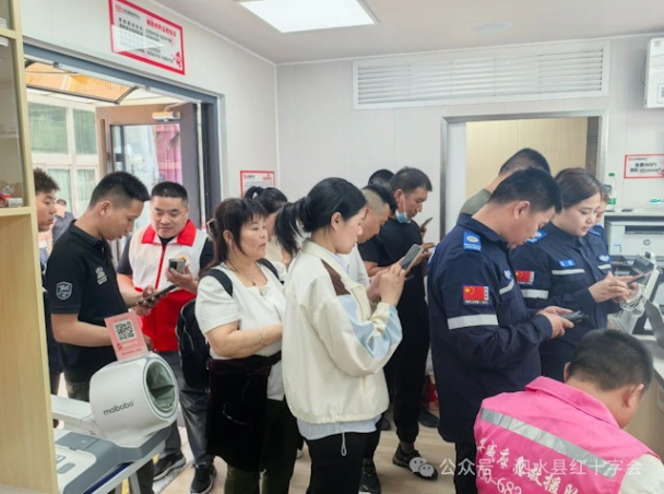 Hơn 100 tình nguyện viên đã hiến máu (Ảnh: Hội Chữ thập đỏ huyện Tứ Thủy).