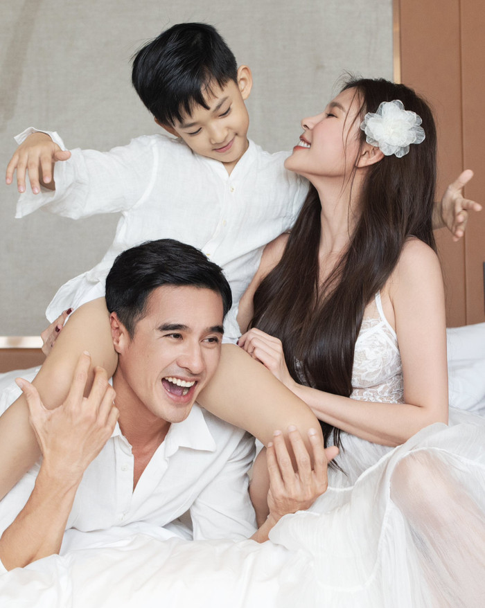 Diễn viên Thúy Diễm có cuộc sống gia đình hạnh phúc bên Lương Thế Thành và con trai. Ảnh: FBNV