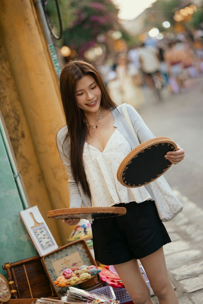 Hình ảnh đời thường đầy trẻ trung, xinh đẹp của Thúy Diễm. Ảnh: FBNV