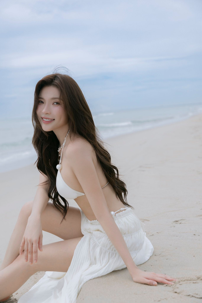 Thúy Diễm khoe trọn nhan sắc xinh đẹp và làn da trắng mịn màng. Ảnh: FBNV