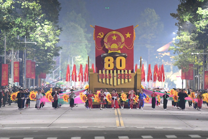 Mỹ Tâm 'xuất hiện' trong lễ sơ duyệt diễu binh khiến cộng đồng mạng 'nổi da gà' Ảnh 1