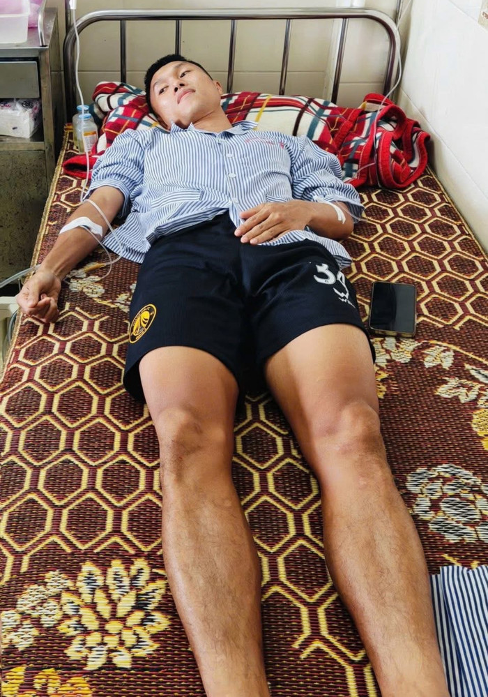 Trao đổi với Saostar, lãnh đạo CLB Thanh Hóa cho biết tiền vệ Doãn Ngọc Tân đã bị gãy xương sườn. Ảnh: CLB Hà Tĩnh