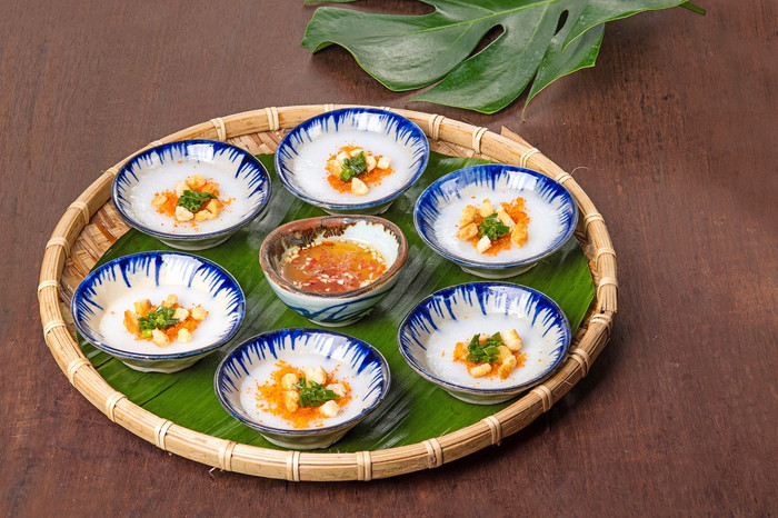 Khám phá loạt món ăn ngon bình dân, giá rẻ khi du lịch Huế Ảnh 2
