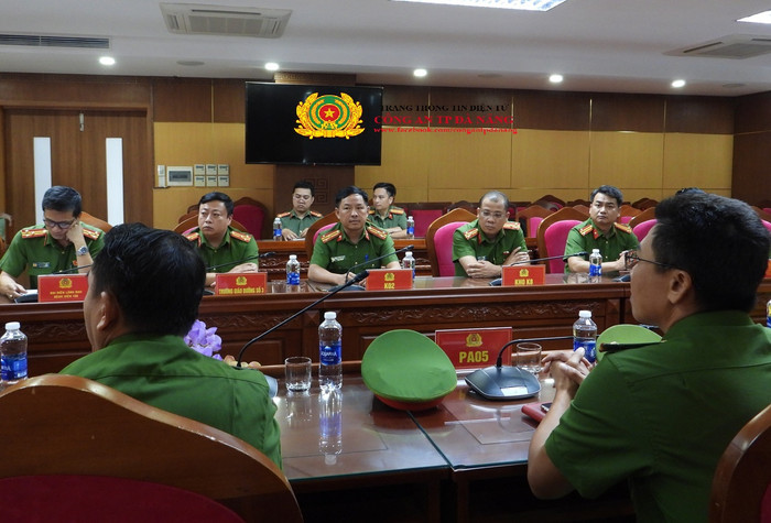 Toàn cảnh buổi khen thưởng. Ảnh: Công an TP Đà Nẵng