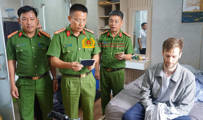 Trực tiếp Đại tá Nguyễn Hà Lai, Phó Giám đốc, Thủ trưởng Cơ quan Cảnh sát điều tra Công an TP, Trưởng Ban Chuyên án xuống hiện trường chỉ đạo bắt giữ đối tượng gây án. Ảnh: Công an TP Đà Nẵng.