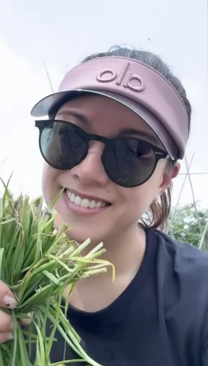 Cuộc sống hiện tại của nữ diễn viên xinh đẹp từng bị đồn chia tay bạn trai 6 năm vì không giàu Ảnh 1
