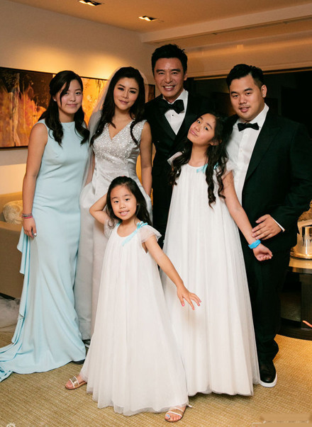 Nam ca sĩ vỡ nợ hàng trăm tỷ đồng, gục ngã khi phát hiện vợ lén lút cặp đại gia Ảnh 5