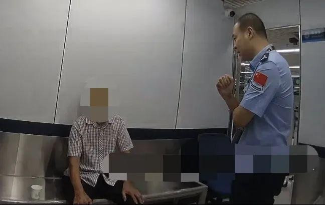 Cụ ông 79 tuổi 'phù phép' thành 69 trên giấy tờ tùy thân để 'xứng đôi vừa lứa' với bạn gái Ảnh 3