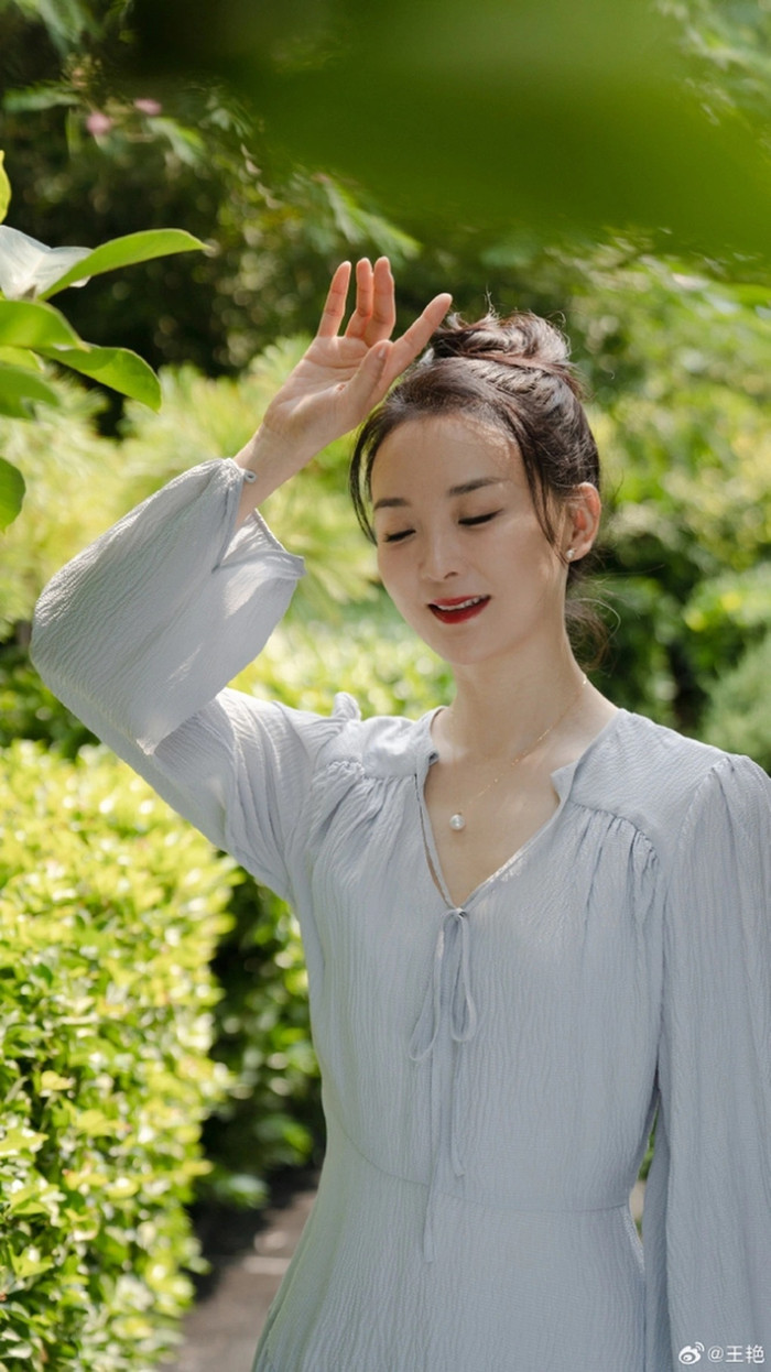 Chồng của Vương Diễm bể nợ, phải rao bán nhà nhưng không có người mua. (Ảnh Weibo)