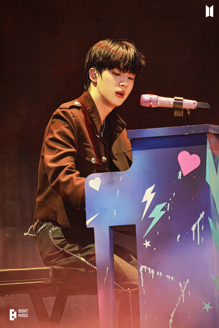 Jin (BTS) lập kỷ lục doanh thu với chuyến lưu diễn solo đầu tiên Ảnh 1