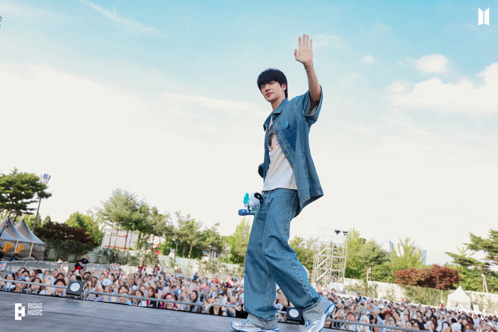 Jin (BTS) lập kỷ lục doanh thu với chuyến lưu diễn solo đầu tiên Ảnh 3