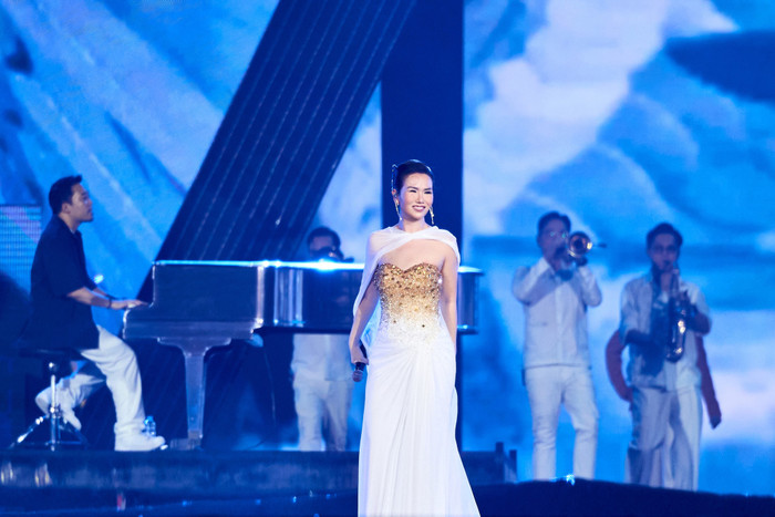 'Bà mẹ 2 con' đắt show nhất dịp Đại lễ, danh tính nữ ca sĩ chẳng xa lạ Ảnh 3