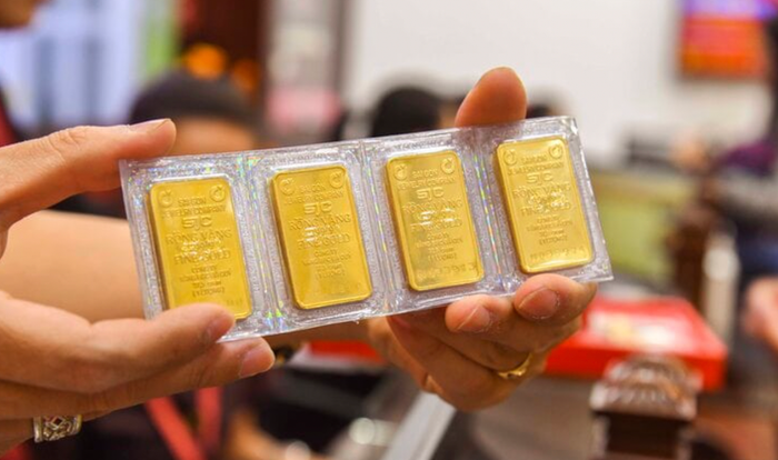 Anh truyền lại thói quen mua vàng cho con gái. Ảnh minh hoạ