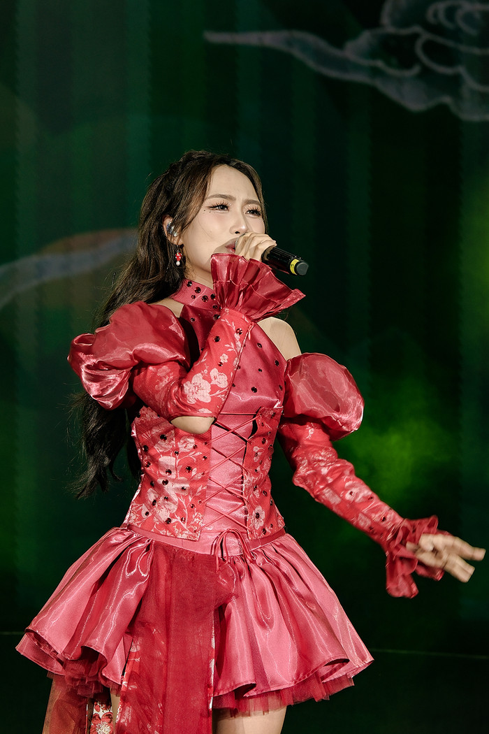 Phương Mỹ Chi có lần đầu đứng trên sân khấu trong nước sau khi giành vị trí thứ 3 tại Sing! Asia 2025. 