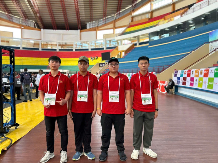 4 học sinh của Đội tuyển quốc gia Việt Nam tham dự Olympic Tin học quốc tế (IOI) 2025 đều đoạt huy chương