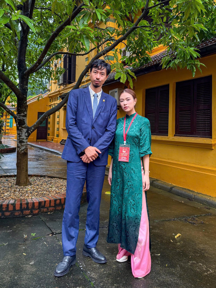 Hoàng Thùy Linh đăng ảnh chụp cùng Đen Vâu khi cả hai cùng tham gia một sự kiện gần đây. (Ảnh FBNV)
