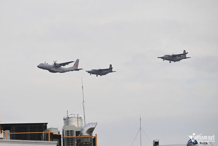 Đội hình máy bay vận tải Casa C-295 và C212i. Ảnh: VietNamNet 