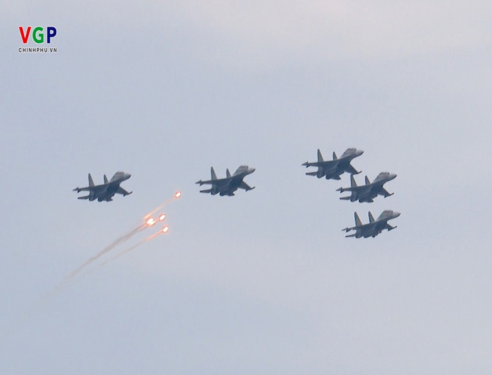 Đội hình máy bay tiêm kích đa năng siêu âm hiện đại Su-30MK2 - Ảnh: VGP 