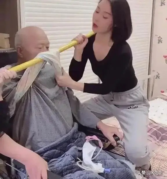 Nghỉ việc chăm sóc cha mắc ung thư suốt 1 năm, con gái 48 tuổi nhận lại đúng hai chữ gây đau lòng Ảnh 3