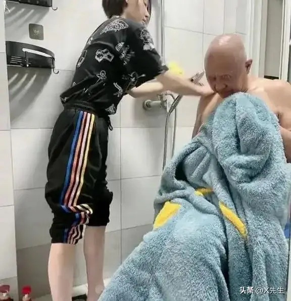 Nghỉ việc chăm sóc cha mắc ung thư suốt 1 năm, con gái 48 tuổi nhận lại đúng hai chữ gây đau lòng Ảnh 2