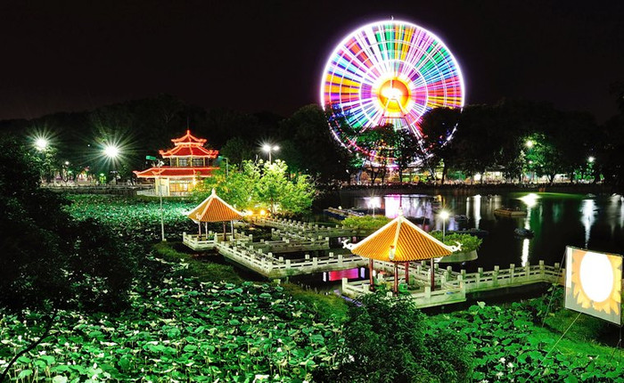 Công viên văn hóa Đầm Sen