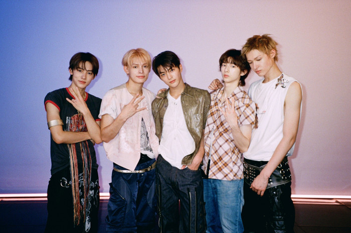 Vừa debut, tân binh CORTIS vướng tranh cãi với tiền bối BTS Ảnh 2