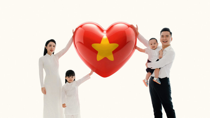 Xúc động trước bộ ảnh lan toả tình yêu Tổ quốc trước thềm 2/9 của gia đình MC VTV Hạnh Phúc Ảnh 7