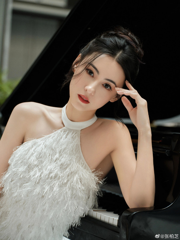 Hành động ghi điểm của Trương Bá Chi Ảnh 4