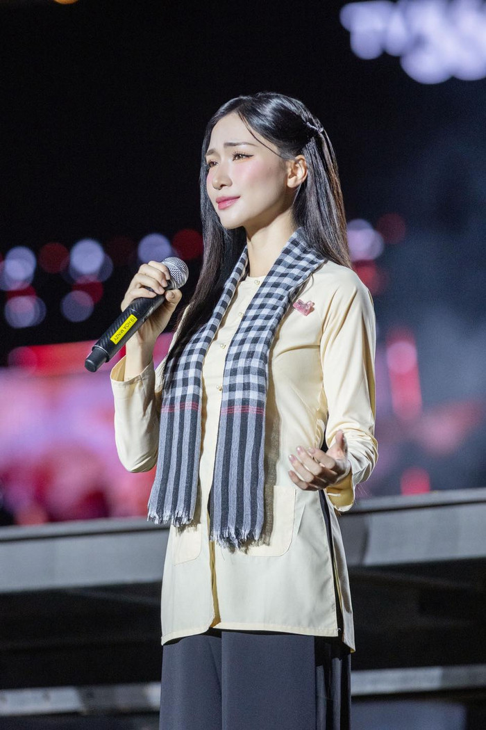 Hòa Minzy không ngần ngại bày tỏ quan điểm riêng trước việc vô tình bị so sánh với Mỹ Tâm. Ảnh: FBNV