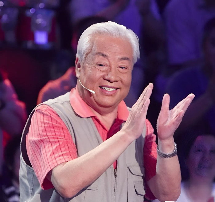 Nam diễn viên vào vai Phật Tổ trong phim truyền hình Tây du ký bản 1986 và gây ần tượng mạnh cho đến tận nay. (Ảnh Sohu)