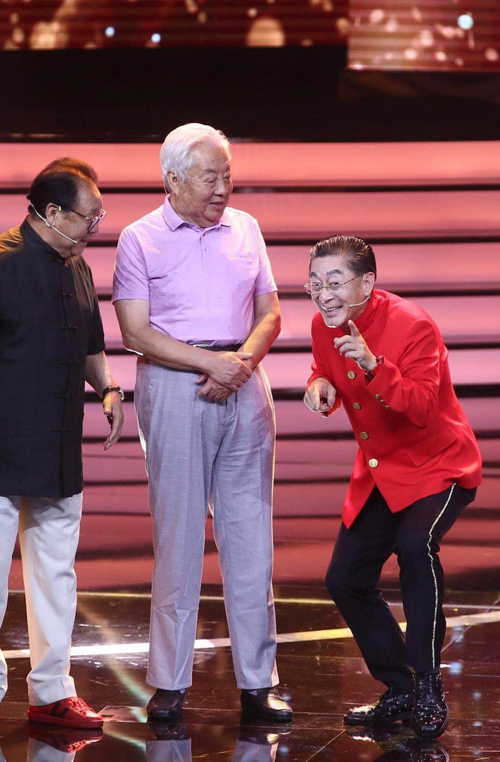 Chu Long Quảng và Lục Tiểu Linh Đồng. Cả hai đều tạo được dấu ấn qua phim truyền hình Tây du ký bản 1986. (Ảnh Sina)