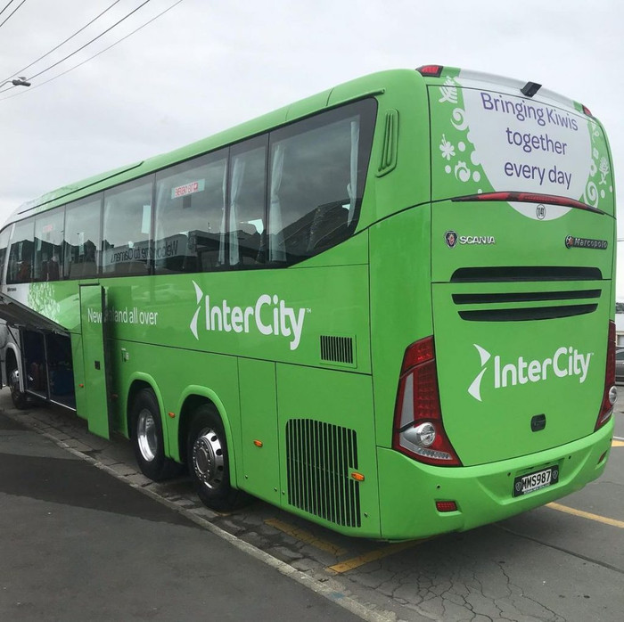 Bé gái 2 tuổi bị nhét trong vali trên xe buýt, tài xế bàng hoàng khi kiểm tra Ảnh 1