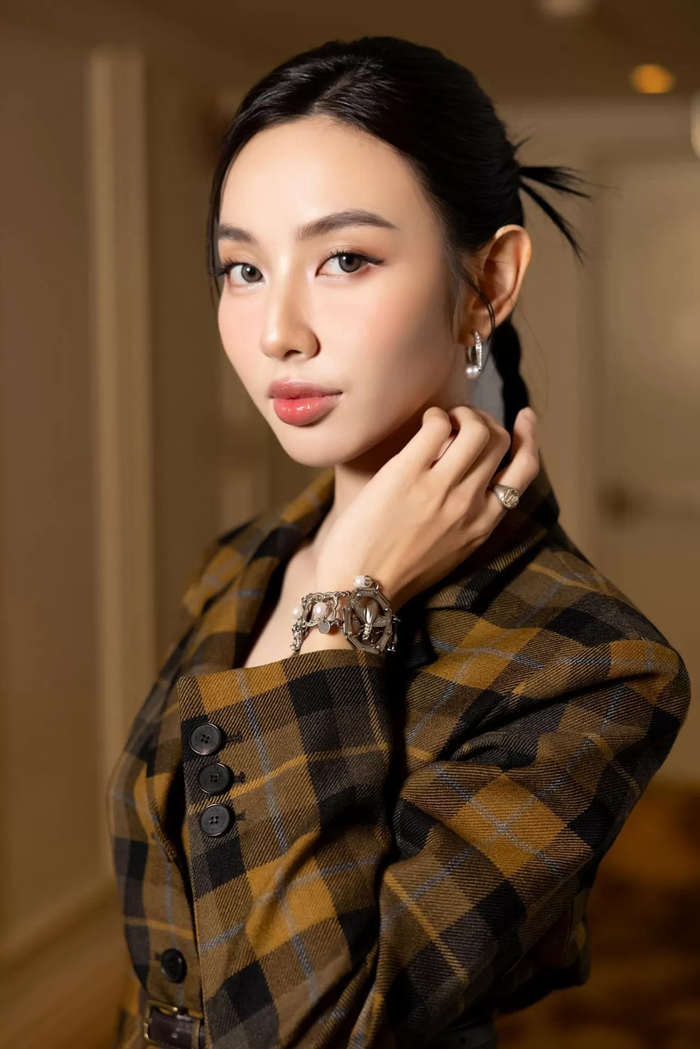 Ồn ào của Hoa hậu Thùy Tiên là hồi chuông cảnh tỉnh cho giới nghệ sĩ, người nổi tiếng. (Ảnh: FBNV)