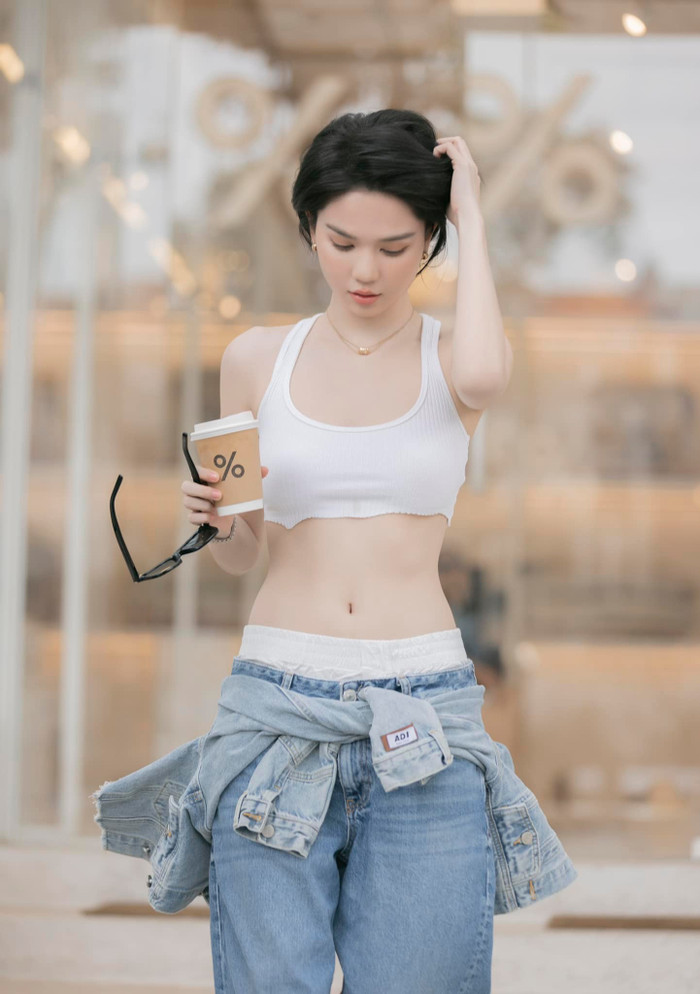 Khán giả mong chờ bộ ảnh sắp tới của Ngọc Trinh. Ảnh: FBNV