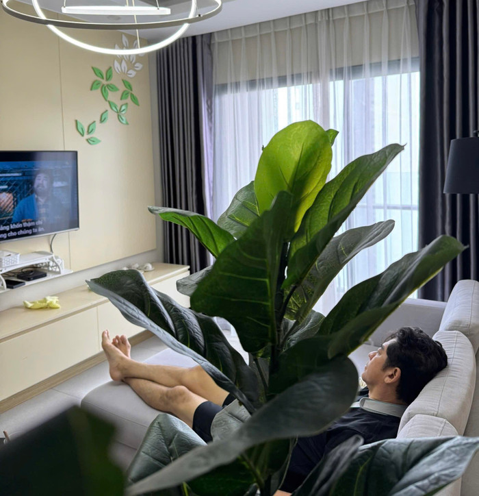 Huỳnh Anh Tuấn đang dành thời gian nghỉ ngơi. Ảnh: FBNV
