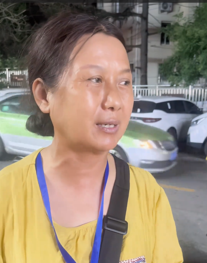 Hình ảnh Lưu Ngọc Dung - người phụ nữ bán ngô 58 tuổi đầy dũng cảm