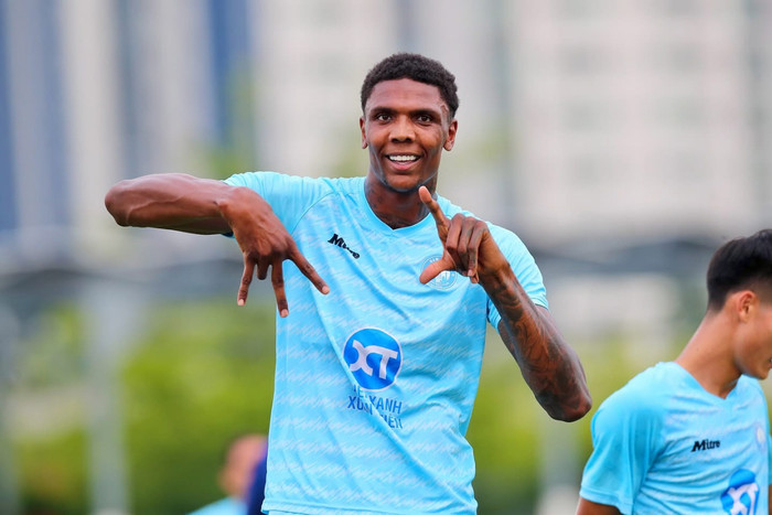 Kyle Hudlin, tiền đạo có chiều cao lên tới 2,06m. Ảnh: CLB Nam Định